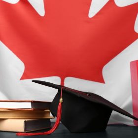 Bộ di trú Canada (IRCC) đề xuất yêu cầu sinh viên quốc tế phải nộp lại đơn xin Giấy phép học tập (Study permit) nếu chuyển trường ở Canada