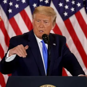 Hiệp hội Thương mại Mỹ nộp đơn kiện Tổng thống Trump về mức phí 100,000 USD dành cho hồ sơ H-1B