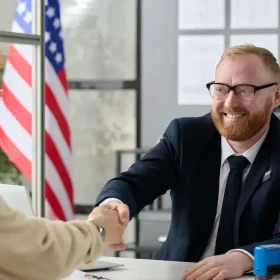 Quy định mới liên quan đến người nhập cư đang chờ xét duyệt hồ sơ xin gia hạn giấy phép làm việc tại Mỹ